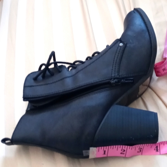 Boot size 10 with zipper ,laces up NWOT - Picture 7 of 8